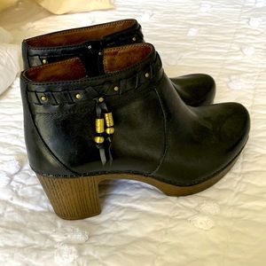 Dansko ankle boots NEW